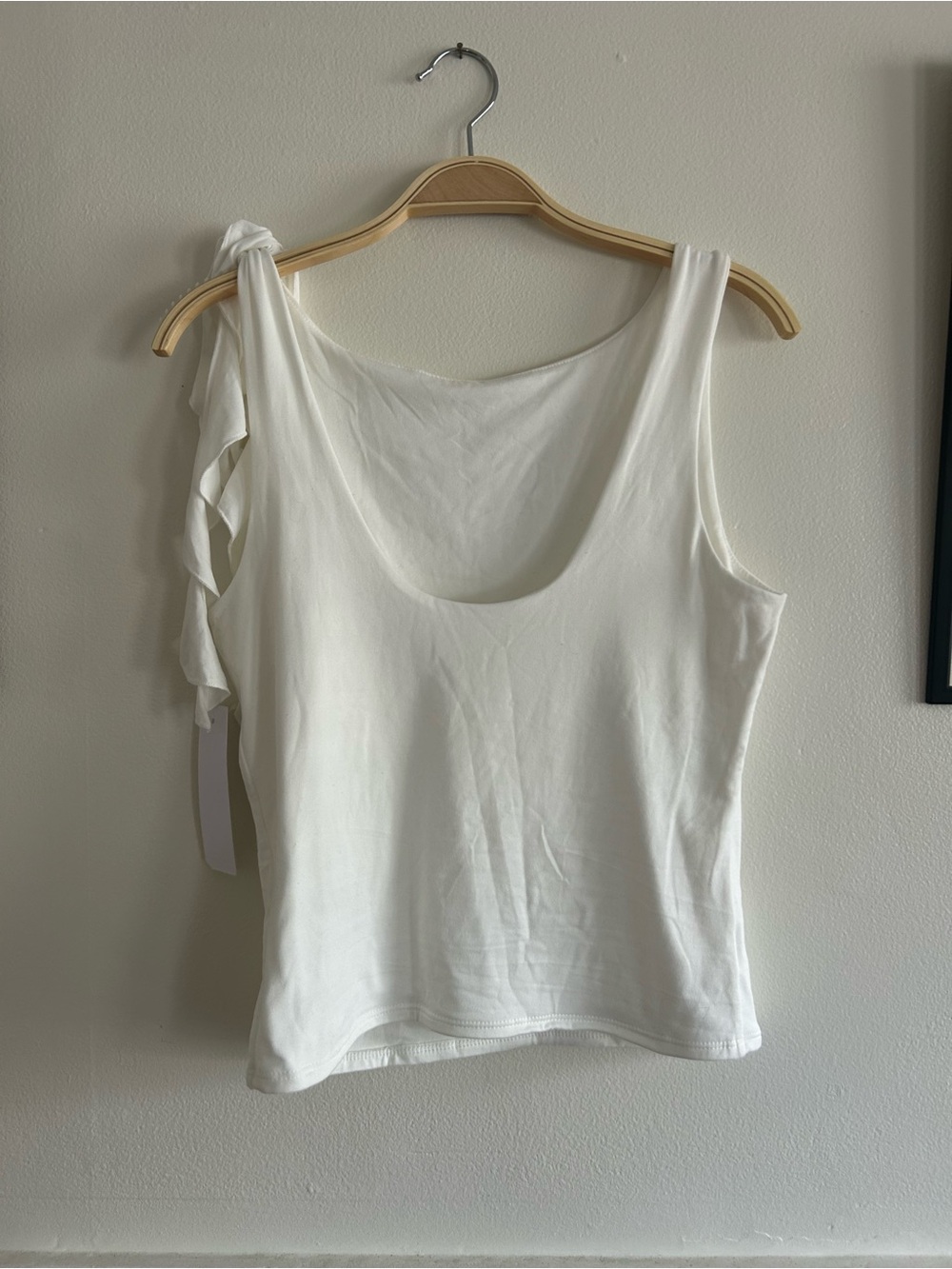 NWT White Shoulder Ruffle Tank Top - Picture 2 of 3